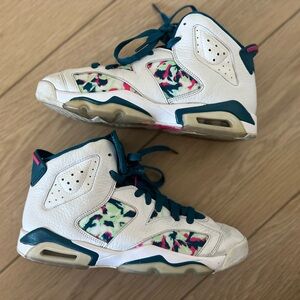 Nike Air Jordan 6 Retro White Laser Fuchsia Green size 6Y